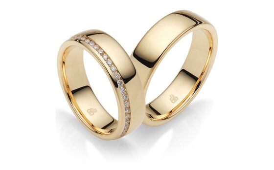 Trauringe Brautmoden feminin Hamburg zwei goldene trauringe mit diamants brautgeschäft
