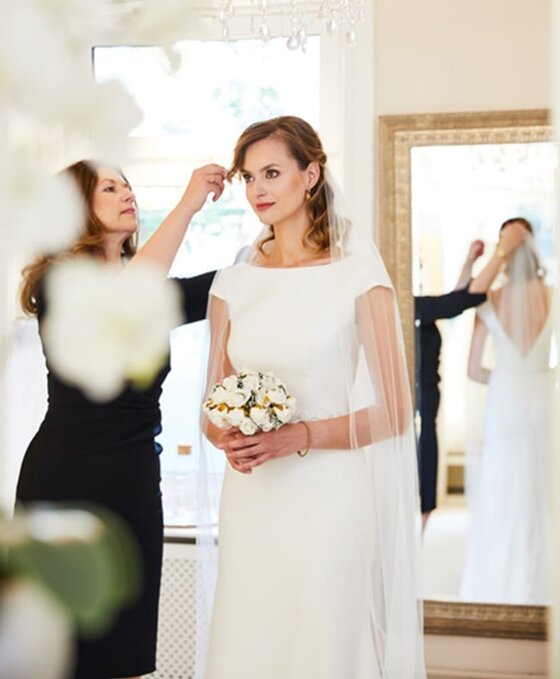 Anprobe Hochzeitskleid Anprobe Hochzeitskleid Feminin Brautmode